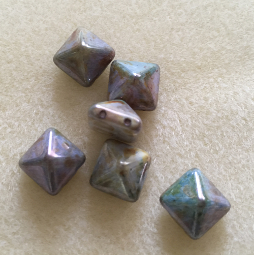 ２ホール・ピラミッド STUD　12mm （ブルートラバーチン/ホワイト）