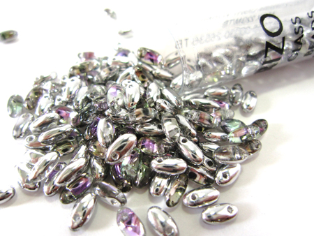 Rizoビーズ 2.5x6mm ライトヴィトレイル　 約22g/ケース