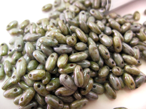 Rizoビーズ 2.5x6mm ブルーラスター　 約22g/ケース