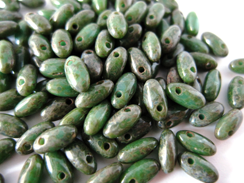 Rizoビーズ　2.5x6mm　ダークジェード トラバーチン