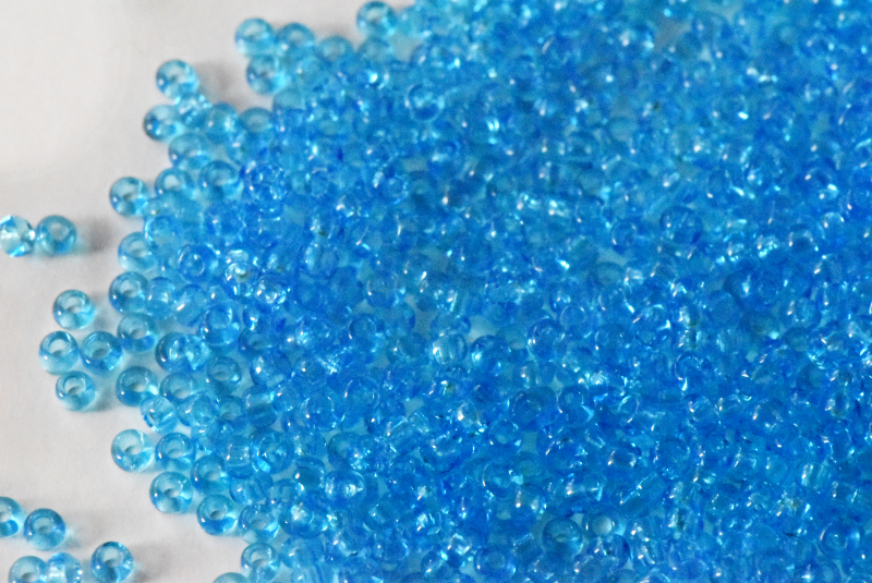 アクア（11/0） チェコ製 約24ｇ/ケース