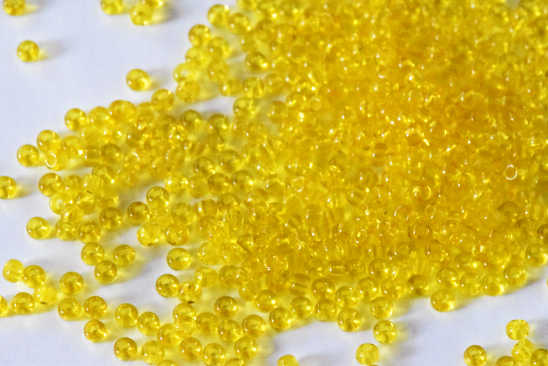 イエロー（透明）（11/0） チェコ製 約24ｇ/ケース