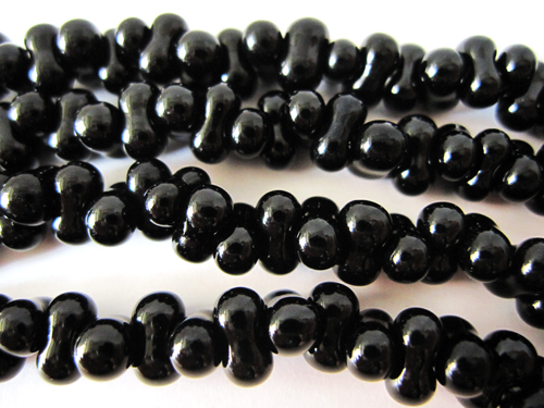 ファルファーレビーズ　3.2x6.5mm　（ジェット） 糸通し 約48～50ｃｍ/本