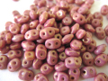 スーパーデュオビーズ　2.5x5mm （レッドラスター/チョーク）