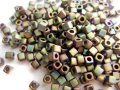 スクエアビーズ 1.8mm（マットメタリック/カーキアイリス）