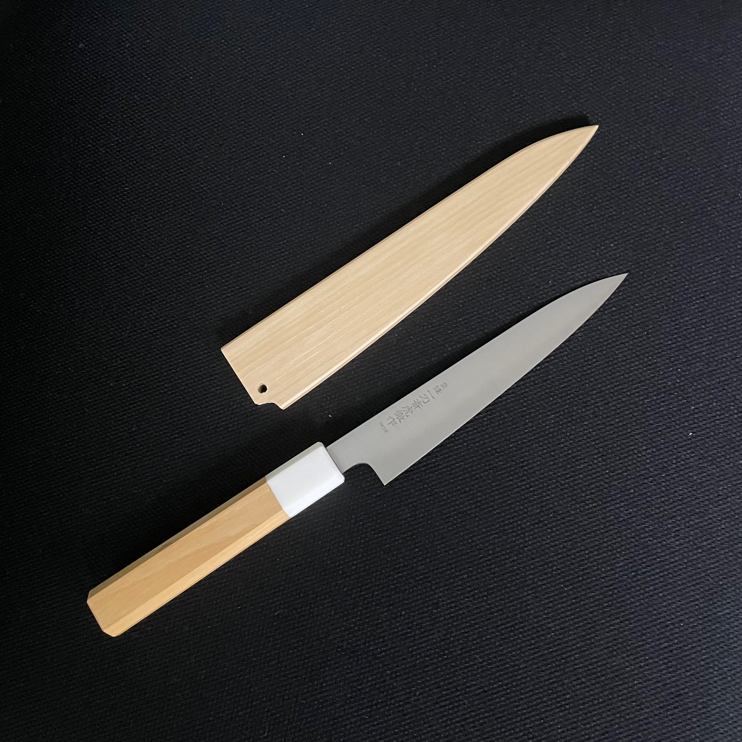 sakai kitchen〈堺キッチン〉【高橋楠】一刀齋虎徹 INOX和ペティ 青森ヒバ八角人工大理石口輪柄 140mm