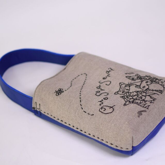 EMBRACE 手刺繍 Charlotte Neko（ネコ）