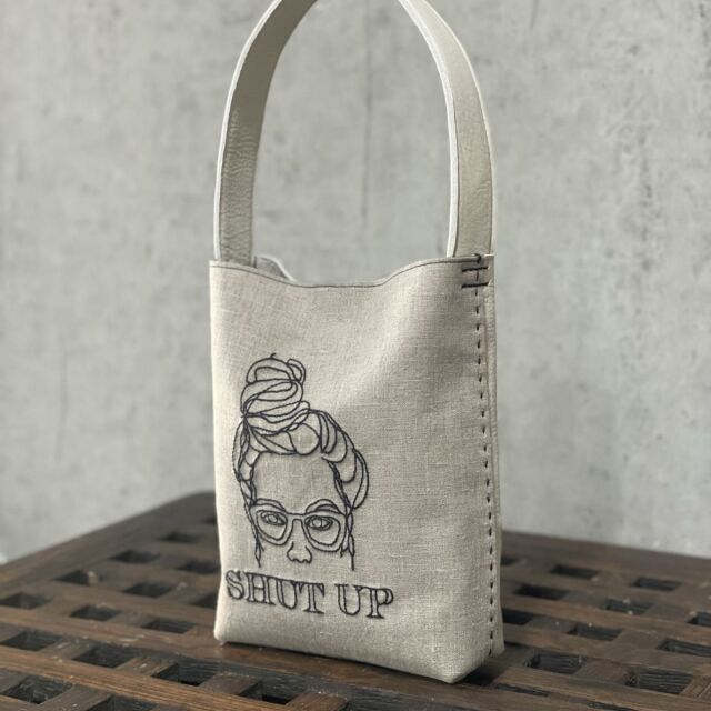 EMBRACE 手刺繍 Charlotte Neko（ネコ）