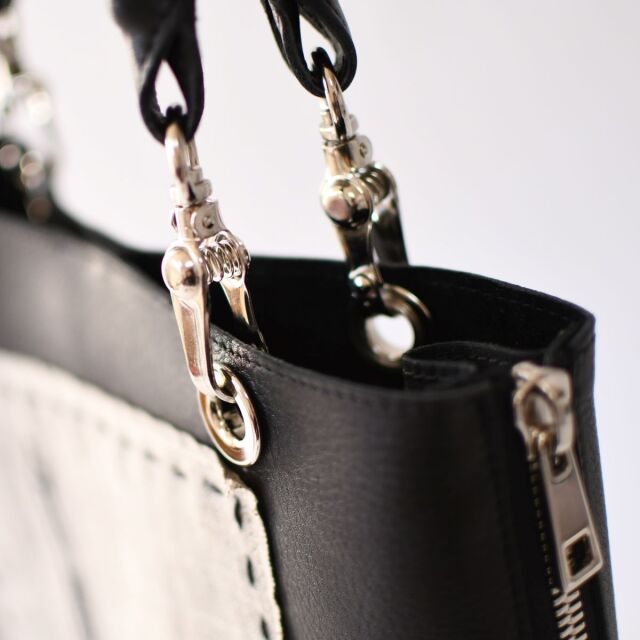 colette Paris 「forever Colette 」フーディー　黒 EMBRACE 手刺繍 Colette Paris（パリ）