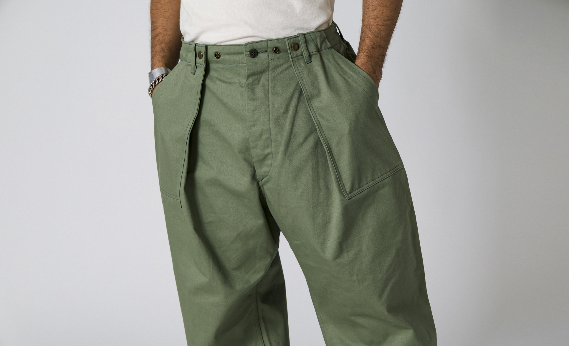 Snap-Back SB1 Sage Green waist snap adjustment detail