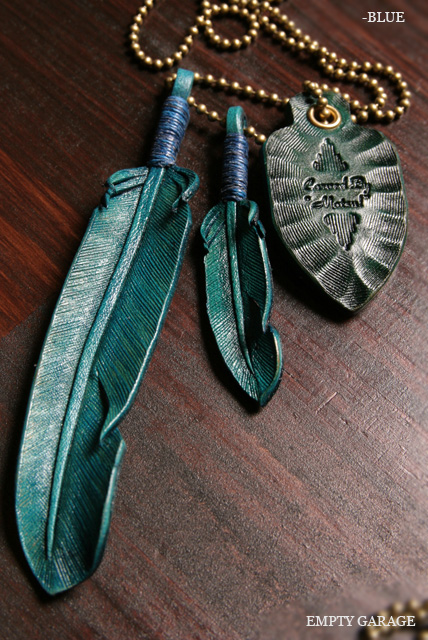 Rooster King & Co.　Carved Leather feather Necklace