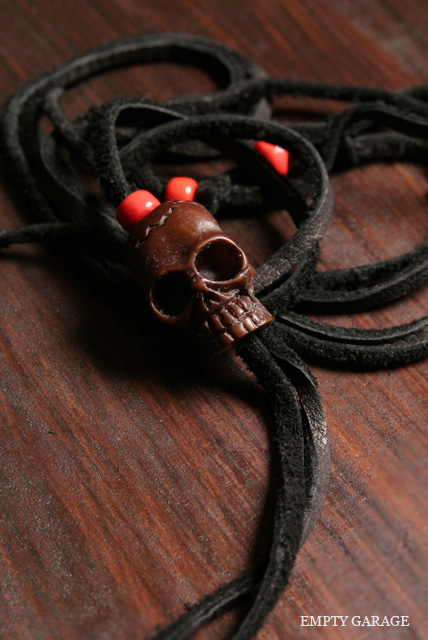 Rooster King & Co.　Carved Leather feather Necklace "Antique Venetian Beads Custom" Black