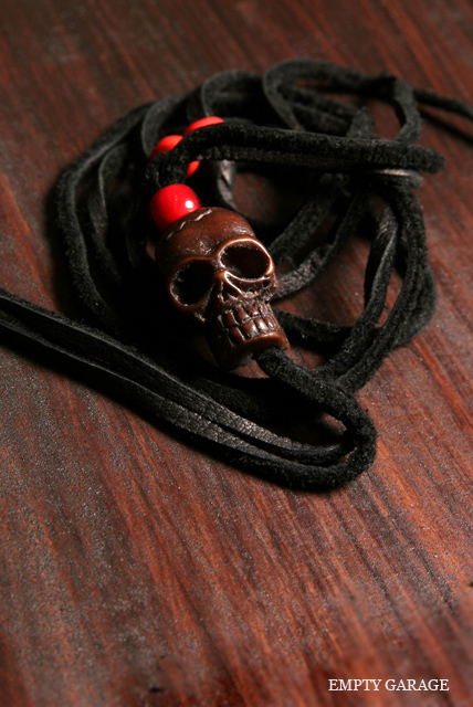 Rooster King & Co.　Carved Leather feather Necklace "Antique WhiteHeart Custom