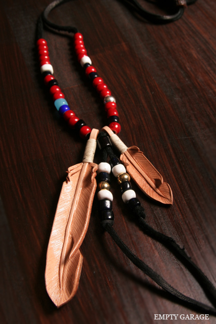 Rooster King & Co.　Carved Leather feather Necklace "Antique WhiteHeart Custom
