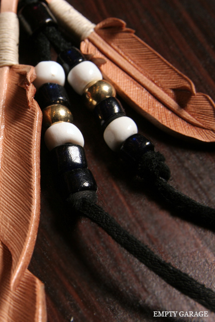 Rooster King & Co.　Carved Leather feather Necklace "Antique WhiteHeart Custom