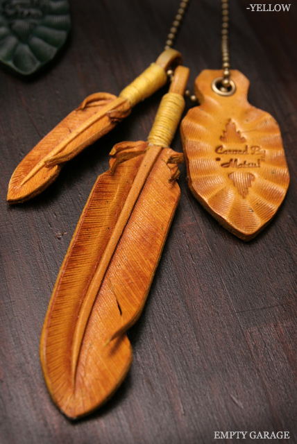 Rooster King & Co.　Carved Leather feather Necklace