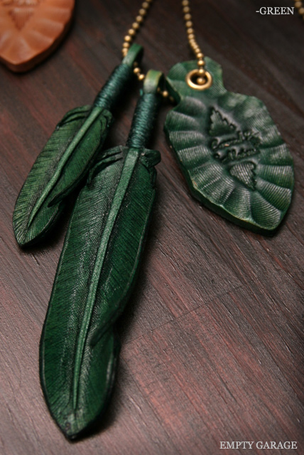 Rooster King & Co.　Carved Leather feather Necklace