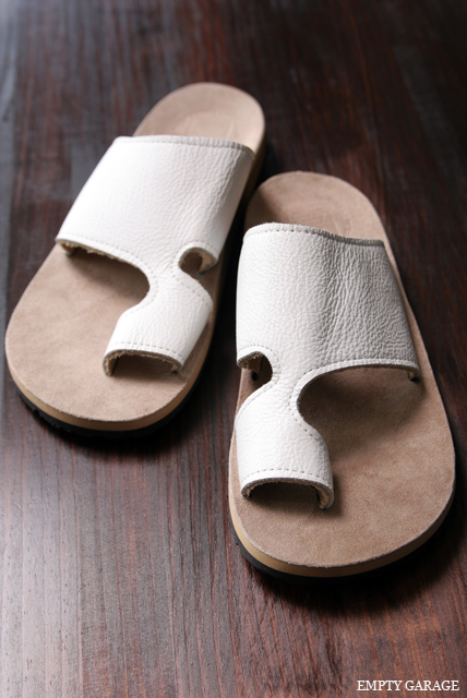 The Sandalman　Toe Loop Slide "Slip Resisting Vibram"　White Bullhide/Sand Beige Suede