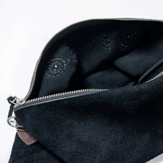 HTC BLACK STUDS CLUTCH BAG Black RoughOut