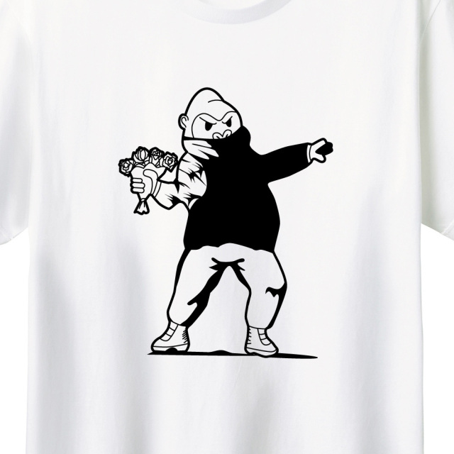 花束を投げるゴリラプリントTシャツ