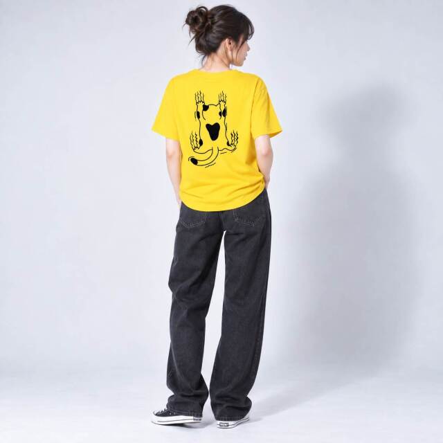 逆さま猫 バックプリントTシャツ｜シュール ねこ 動物 グラフィック