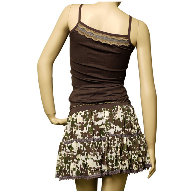 迷彩柄ミニスカートとキャミソールセットアップ