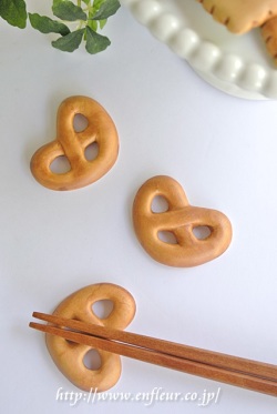 マニー　箸置き・プレッツェル