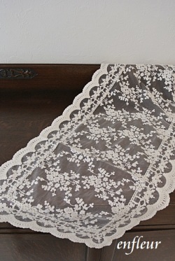 マリアベージュ　テーブルセンターＭ