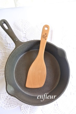 マニー　木製キッチンツール　ターナー