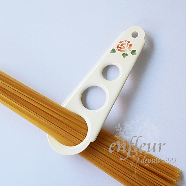 マニー ローズホロー パスタメジャー【マニーと薔薇の雑貨のアン