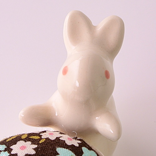マニー うさぎのピンクッション【マニーと薔薇の雑貨のアンフロール