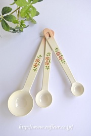 マニーステンシルローズホワイトファニチャー マニーステンシルローズ ホワイトファニチャー マニーステンシルローズ