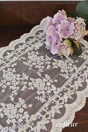 マリアベージュ　テーブルセンター