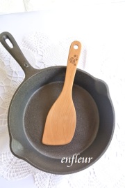 マニー　木製キッチンツール　ターナー