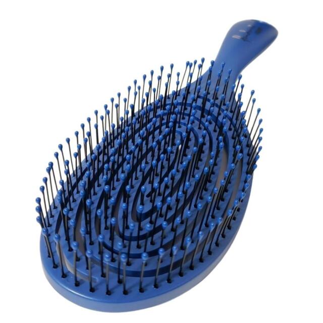 美容師、理容師に欠かせないアイテム、ヘアブラシ。ハーフブラシ