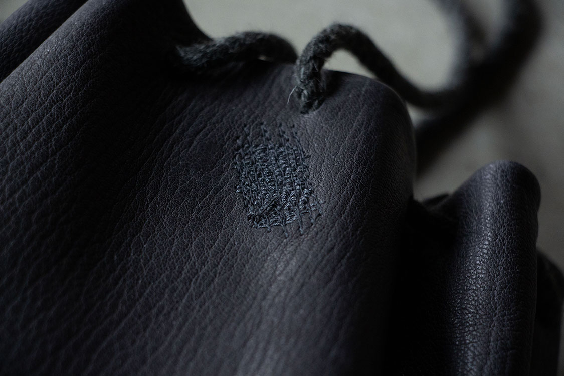 イッテン/TESAGE/炭色