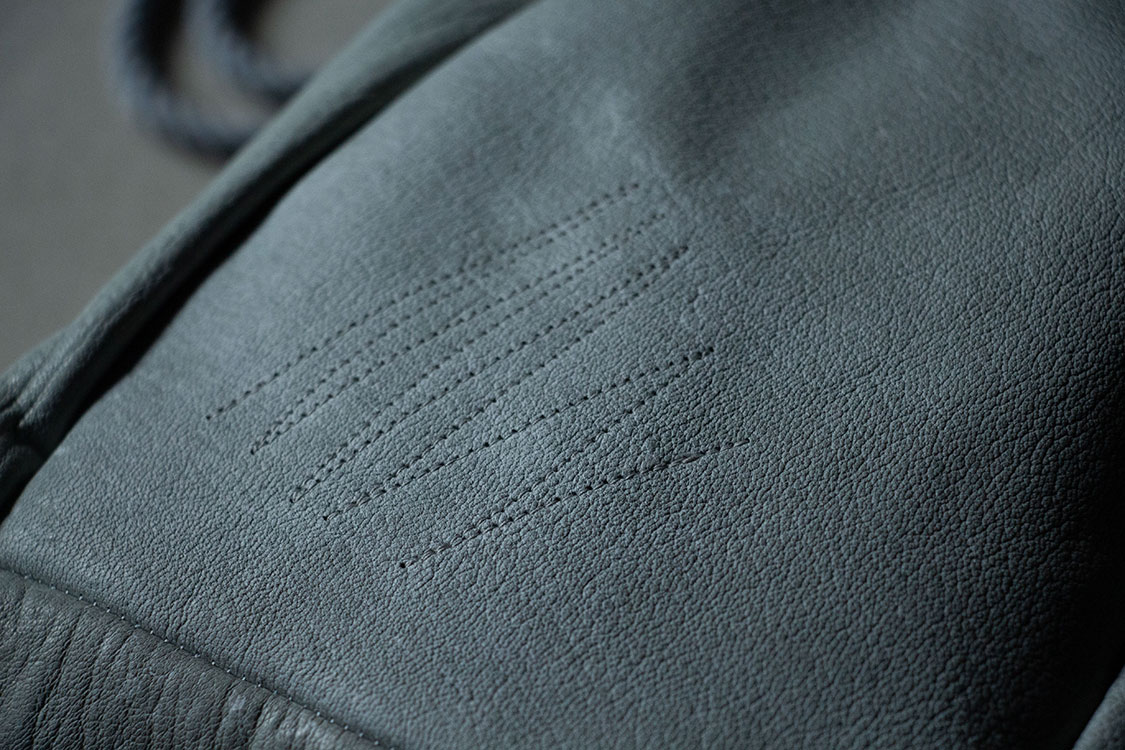 イッテン/TESAGE/銀鼠色