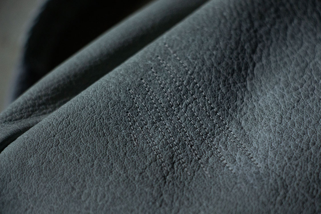 イッテン/TESAGE/銀鼠色