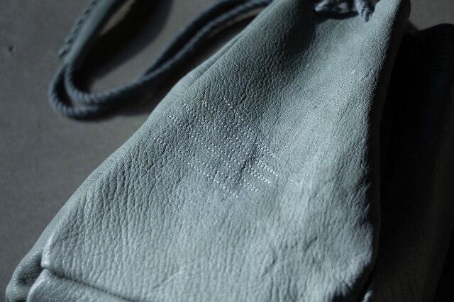 イッテン/TESAGE/銀鼠色