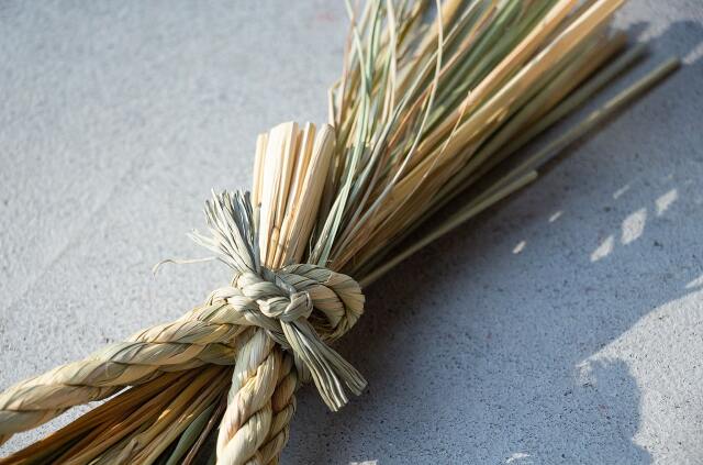 山から福がおりてくる しめ飾り 宝珠稲穂三段（ほうじゅいなほさんだん）