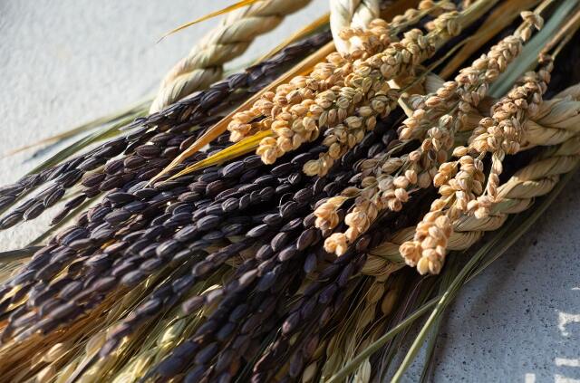 山から福がおりてくる しめ飾り 宝珠稲穂三段（ほうじゅいなほさんだん）