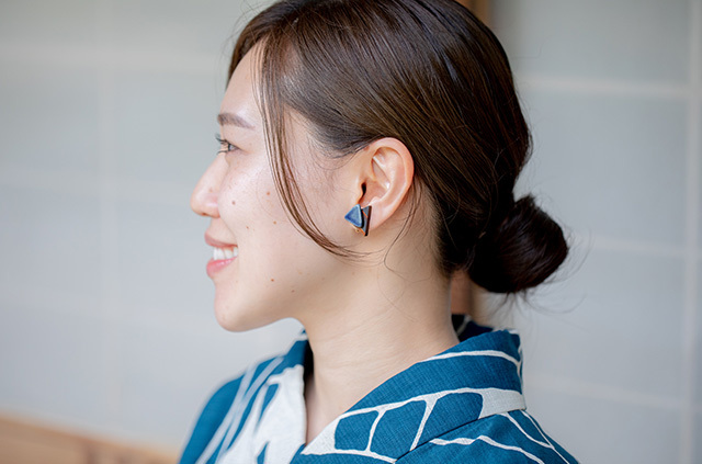 陶器と漆 / 三角ピアス
