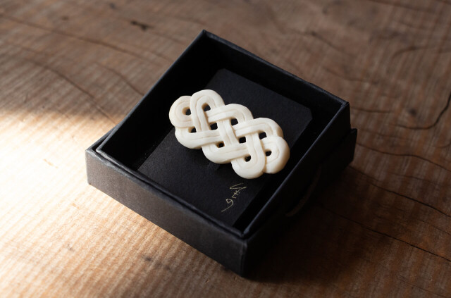 けもの舎　奏　ブローチL