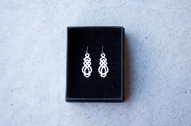 けもの舎　雫　ピアス