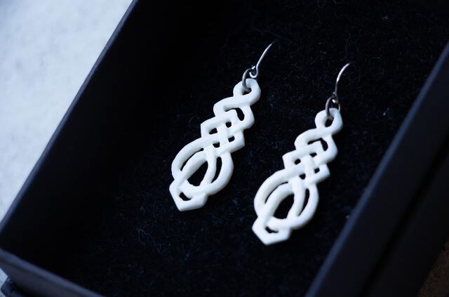 けもの舎　雫　ピアス