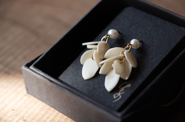 【秋暮る】季節はずれの白菖蒲☆天然石ピアス 萌 -moegi- ピアス
