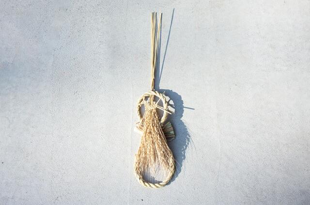 山から福がおりてくる しめ飾り 無限瓢箪から駒（白）（むげんひょうたんからこま しろ）