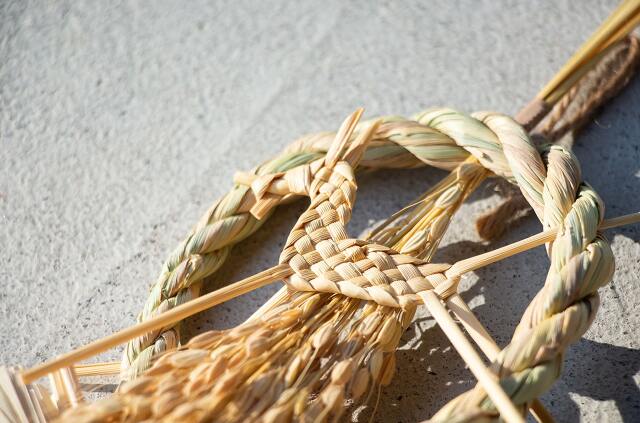 山から福がおりてくる しめ飾り 無限瓢箪から駒（白）（むげんひょうたんからこま しろ）