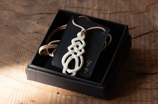 けもの舎　雫　ペンダント