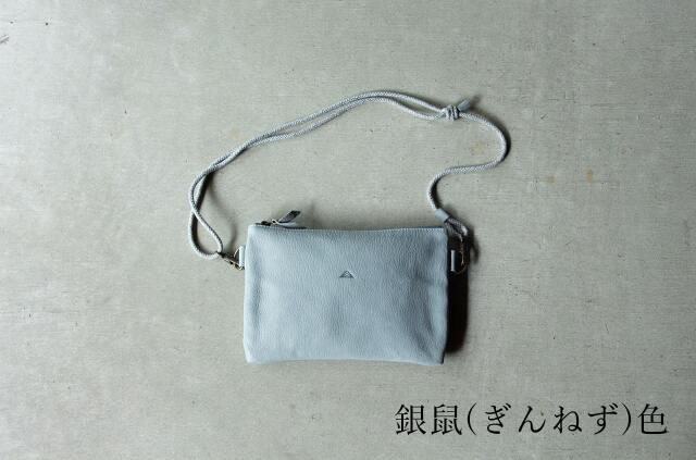 山ノ頂 鹿皮サコッシュ 銀鼠(ぎんねず)色